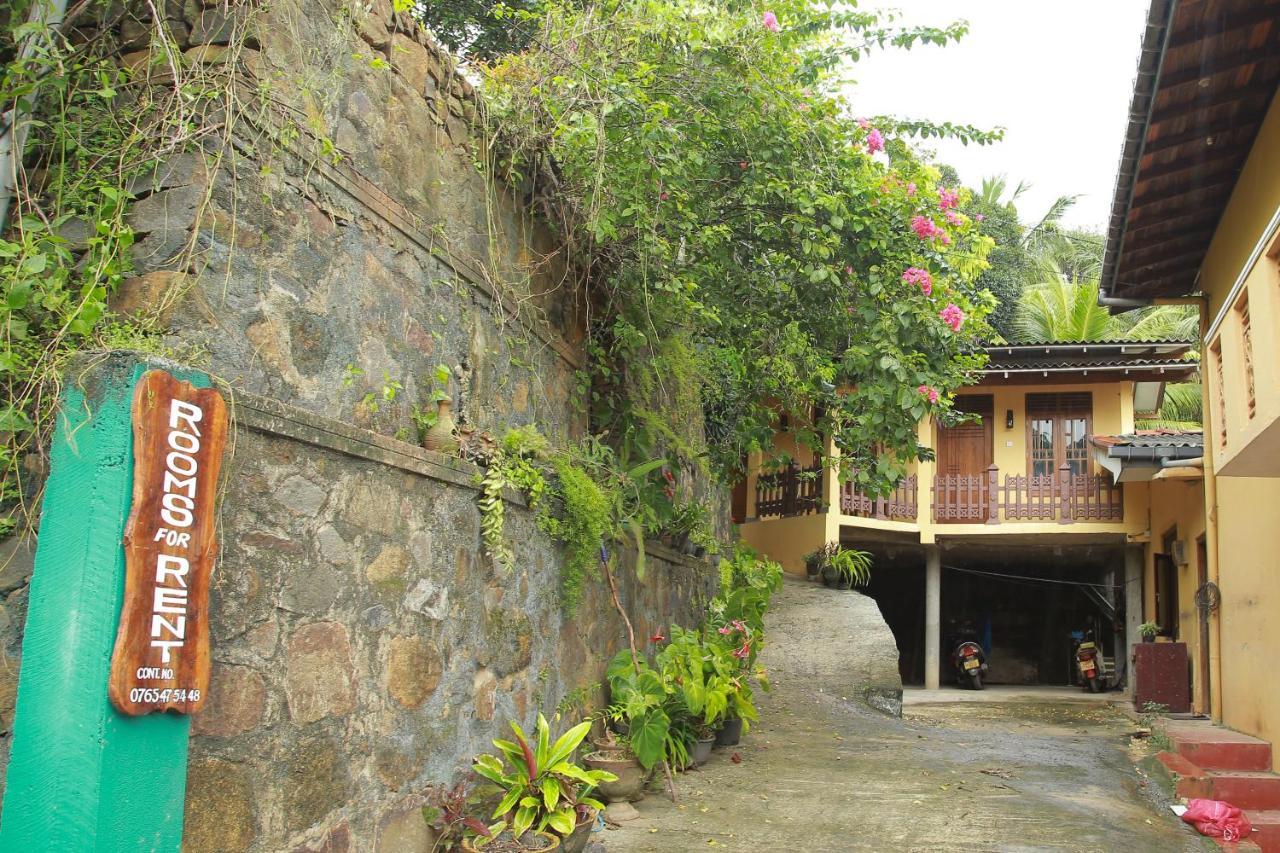 Guruge Guest House Ahangama Eksteriør bilde