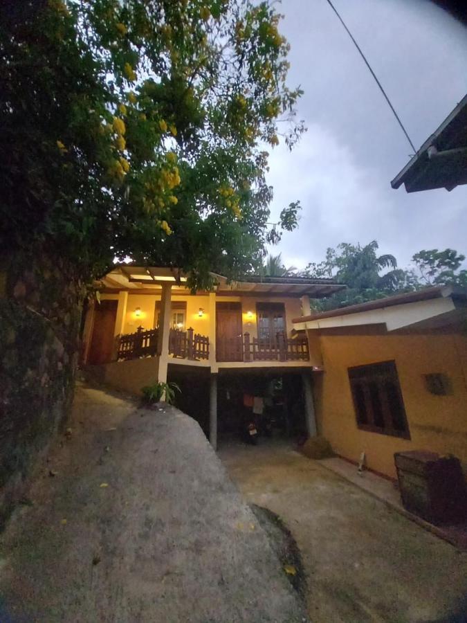 Guruge Guest House Ahangama Eksteriør bilde
